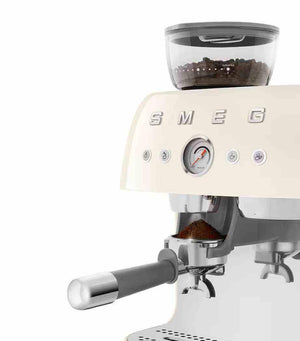 ماكينة اسبريسو SMEG Espresso Machine بمطحنة مدمجة وتصميم كلاسيكي.