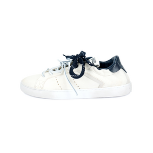 حذاء Sneakers من Miu Miu جلد أبيض وتفاصيل Navy Blue.