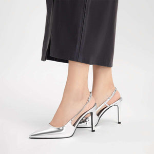 حذاء كعب عالي Slingback لامع بتفاصيل سحاب CHARLES & KEITH.
