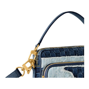 حقيبة Louis Vuitton Denim بتصميم مميز وعصري.
