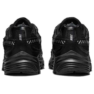 The rear view showcases the heel details of Nike Shoes, combining the حذاء نايك الأصلي مع ميزات حذاء نايكي إنيشياتور أسود | Nike Initiator Black وجودة شوز نايك وتشكيلة nike schuhe.