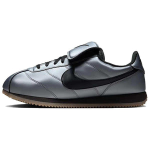 Experience everyday comfort with Nike Shoes and حذاء نايك الأصلي، مما يقدم أفضل خيارات شوز نايك مع حذاء Cortez LEATHER رمادي فضي أسود وتصاميم nike schuhe.