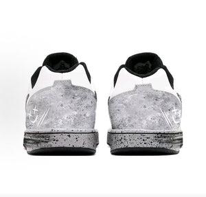 The rear view showcases the heel details of Nike Shoes, combining the حذاء نايك الأصلي مع ميزات حذاء نايكي مون رمادي وأبيض | Nike Moon Grey & White وجودة شوز نايك وتشكيلة nike schuhe.
