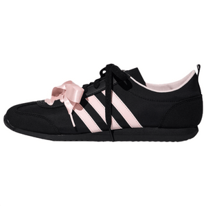 حذاء Sneakers أسود بفيونكة Pink ستان أنيقة.