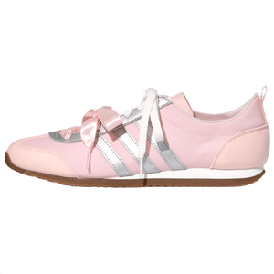حذاء Sneakers نسائي وردي بفيونكة Satin وتفاصيل Silver.