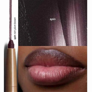 Rhode Lip Pencil لتحديد الشفاه بتركيبة غنية بالببتيد.