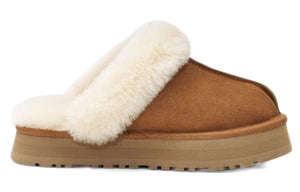 شباشب منزلية بشعار UGG من الجانب باللون الكستنائي