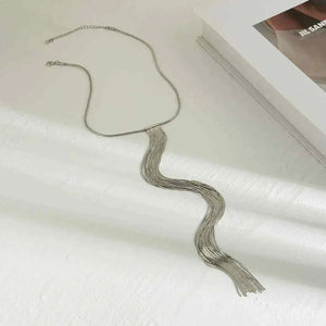 طقم عقد وأقراط Snake Chain بتصميم عصري ذهبي وفضي.