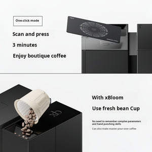 آلية مسح كبسولة القهوة وطحن الحبوب في الة قهوة xBloom Studio scan and pour operation poster.