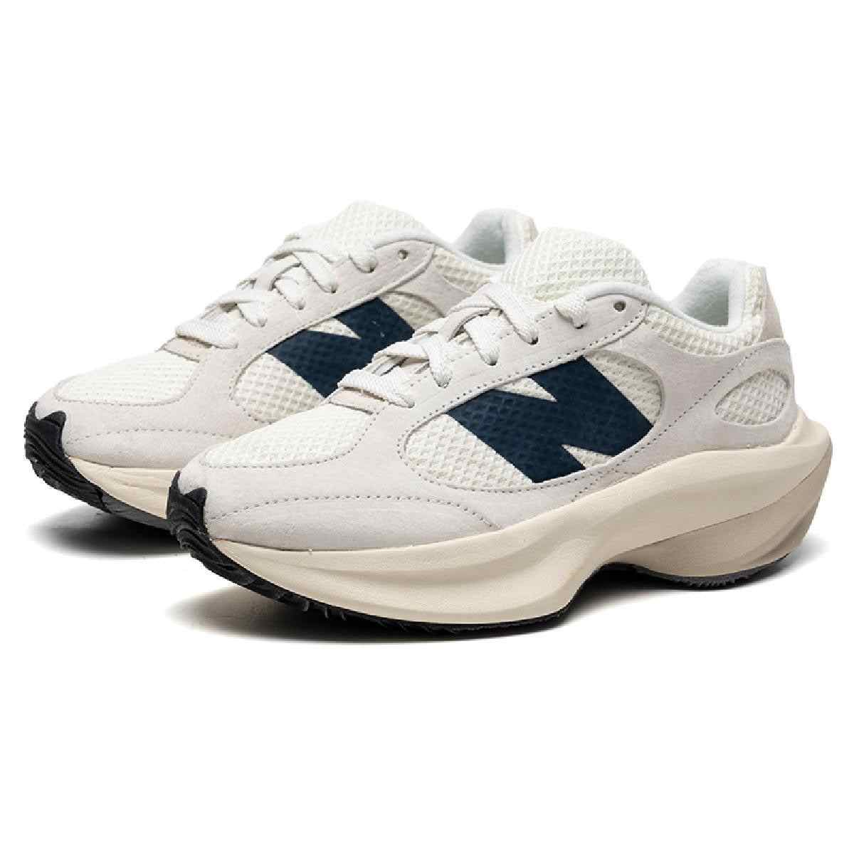 New balanceنيو بالانس.