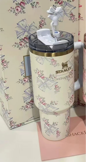 كوب Stanley Quencher H2.0 بنقوش زهور LoveShackFancy.