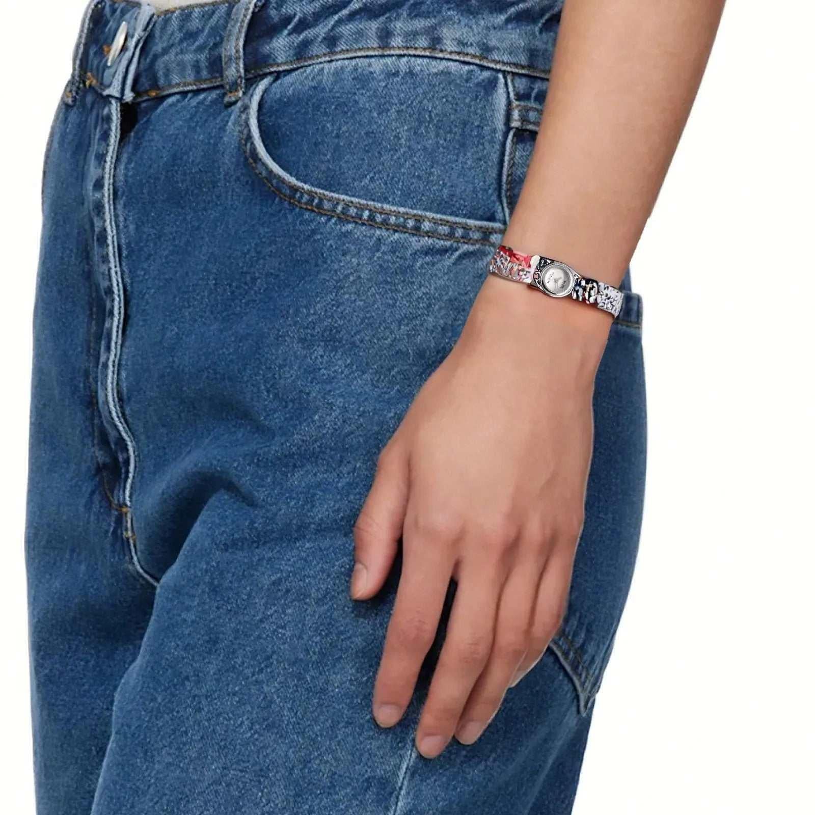 COACH women's watch with quartz.