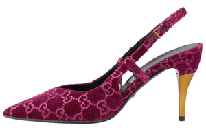 حذاء Slingback من Gucci مخملي بنقشة GG ولون أرجواني.