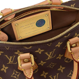 حقيبة Louis Vuitton Speedy 25 Monogram بنقشة كلاسيكية.