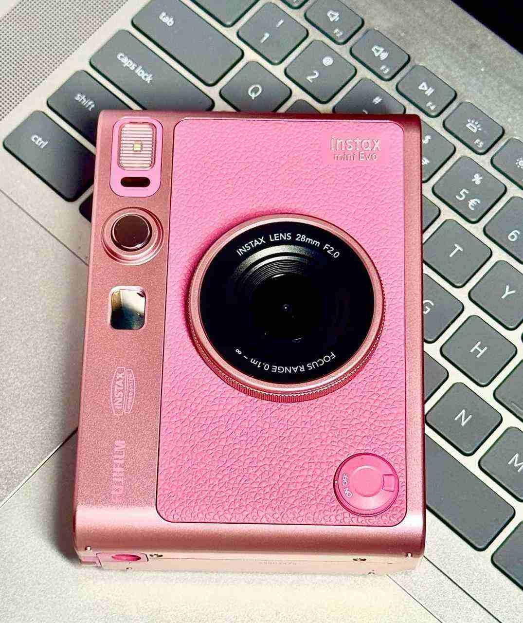 Instax Mini Evo Pink | كاميرا فورية هايبرد - إصدار وردي خاص وحصري ✨.