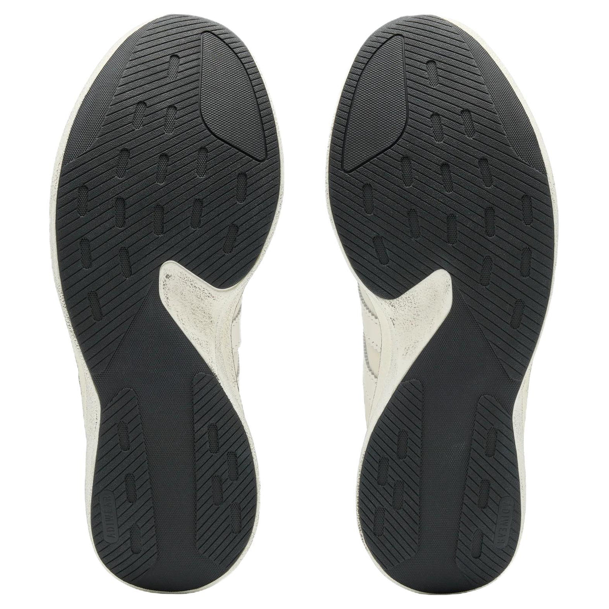 حذاء أديداس غير رسمي أبيض ضمن تعاون adidas Originals وSong for the Mute