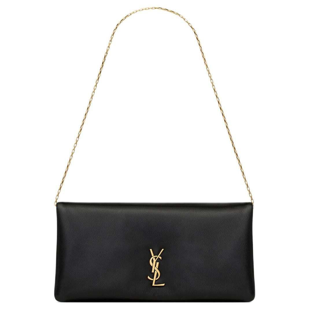 حقيبة Saint Laurent سوداء فاخرة بسلسلة وشعار ذهبي.