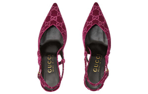 حذاء Slingback من Gucci مخملي بنقشة GG ولون أرجواني.