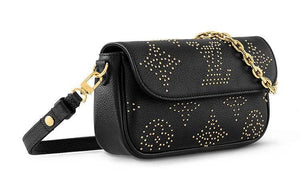 LOUIS VUITTON Black.