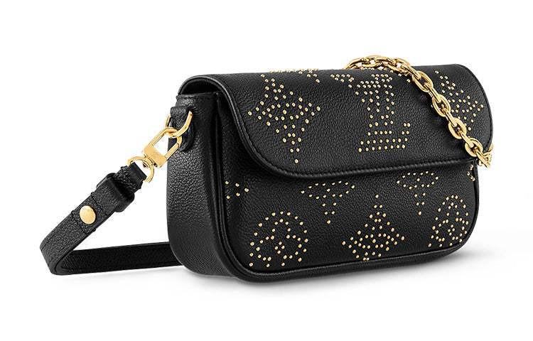 LOUIS VUITTON Black.