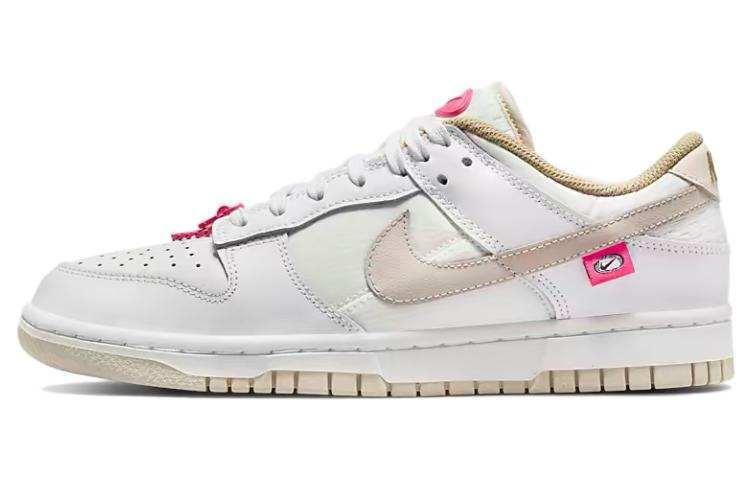 حذاء Nike Dunk Low رياضي باللون الأبيض والوردي.