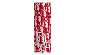 أحمر شفاه Dior Addict بعبوة بتصميم Oblique الأحمر.