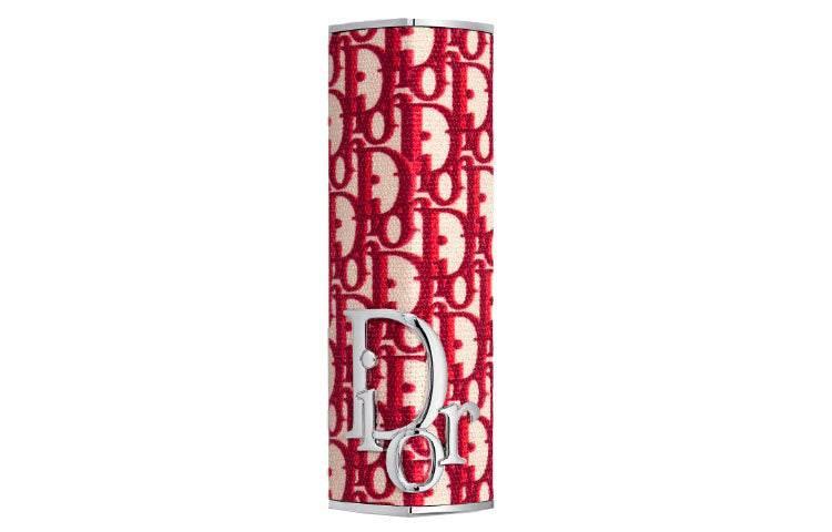 أحمر شفاه Dior Addict بعبوة بتصميم Oblique الأحمر.