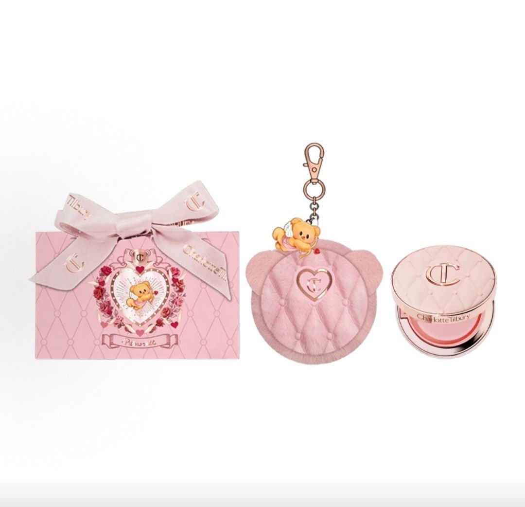 طقم Charlotte Tilbury بودرة Cushion مع حقيبة Butter Bear الوردي