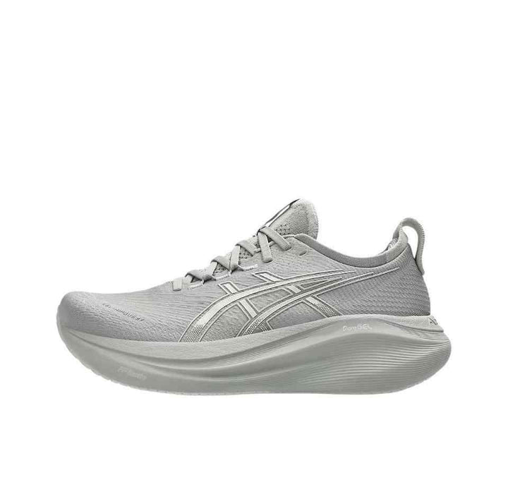 حذاء رياضي GEL-NIMBUS 27 رمادي فاتح، مريح مع تبطين FF BLAST™ PLUS ECO ونعل HYBRID ASICSGRIP™ لثبات ومتانة فائقة.