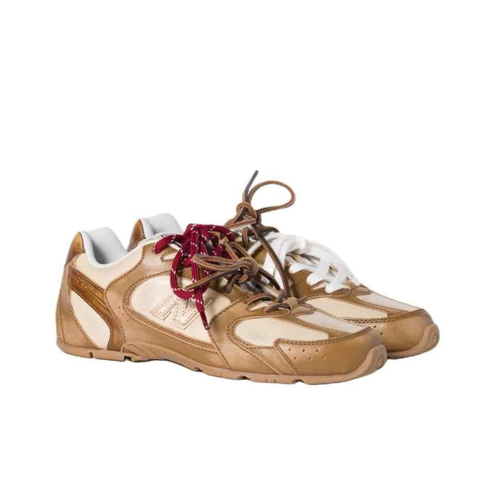Sneakers New Balance X Miu Miu 530 SL in two-tone calf leather with dynamic cotton and leather laces.