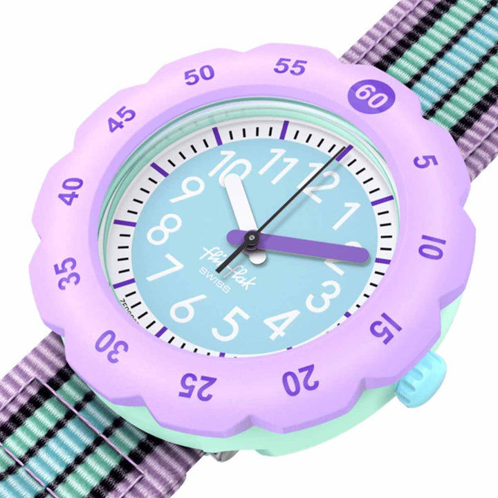 ساعة يد “Swatch Flik Flak” بتصميم ملون مرنالوصف:
 
ساعة يد مبهجة من Swatch Flik Flak مثالية للإطلالات الحيوية. تتميز بمينا أزرق مع إطار بنفسجي وأرقام واضحة لتسهيل قراءة الوقت. حزام مرن مزين بخطوط بألوان الباساعةSwatchرفعةساعة يد “Swatch Flik Flak” بتصميم ملون مرن