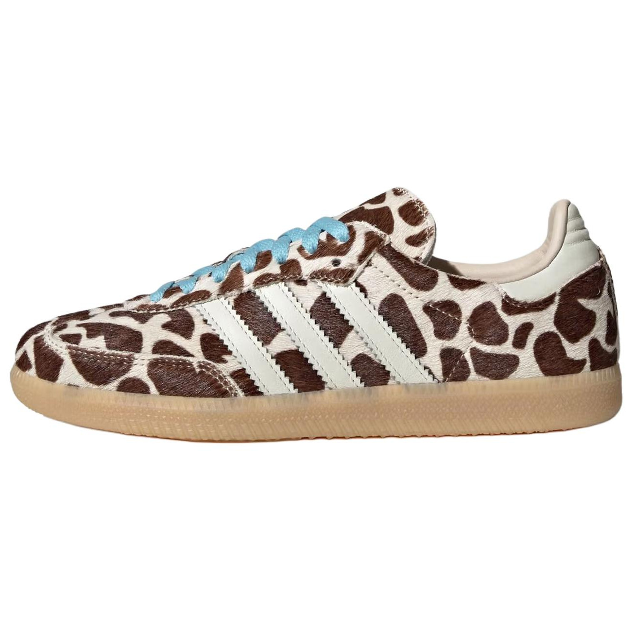 حذاء Adidas Samba بنقشة Giraffe وأربطة زرقاء