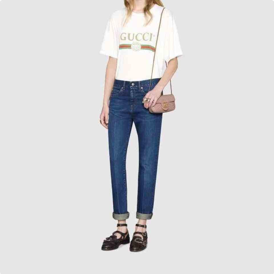 حقيبة Gucci Marmont صغيرة بسلسلة ذهبية - لون بيج.