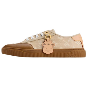 حذاء Sneakers من Louis Vuitton بتصميم Catogram ولون بني.