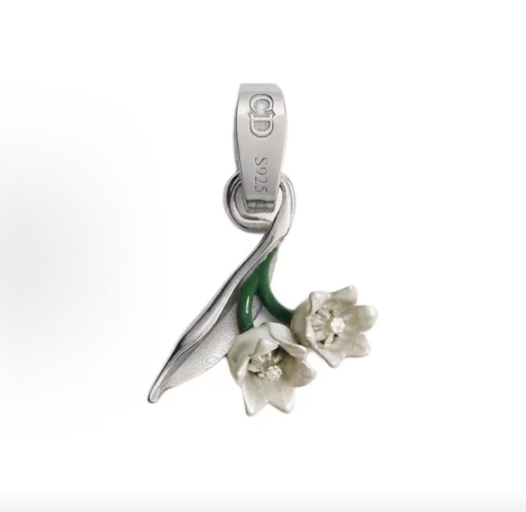 DIOR [Pre-Fall 2026] Lily of the Valley Design Resin Necklace/Pendant  Unisex Couple Style White