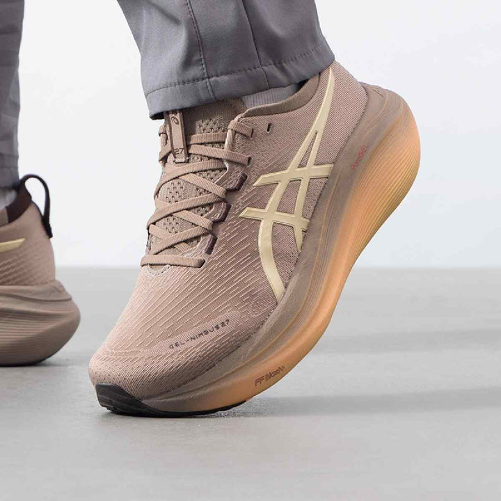 ASICS GEL-NIMBUS 27 shoe in beige with knit jacquard upper, offering advanced cushioning and stability.