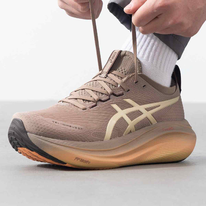 ASICS GEL-NIMBUS 27 running shoe with soft cushioning and eco-friendly materials.