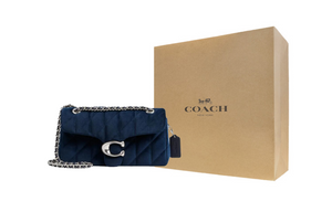حقيبة كتف Coach مخملية مبطنة لون كحلي.