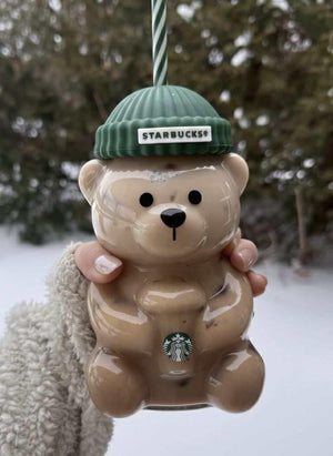 كوب زجاجي Starbucks بتصميم الدب مع غطاء سيليكون أخضر.