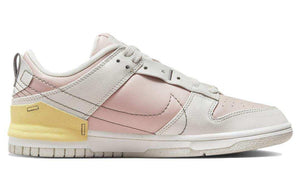 حذاء Nike Dunk Low Disrupt 2 وردي وأصفر.
