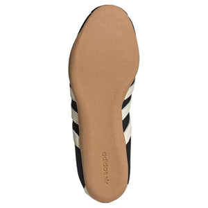 حذاء Adidas Tokyo رياضي خفيف ومريح باللون الأسود.