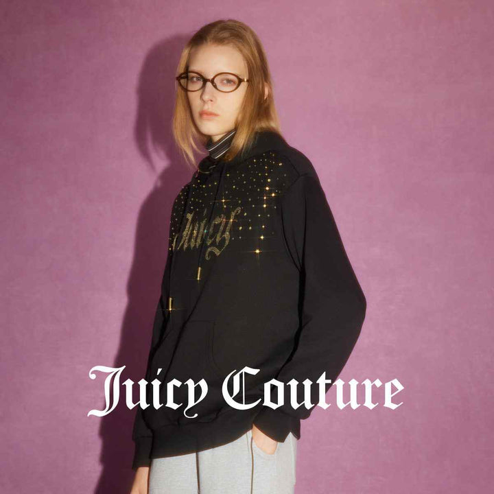 هودي Juicy Couture الأسود مزين بكريستالات ذهبية وشعار براق.