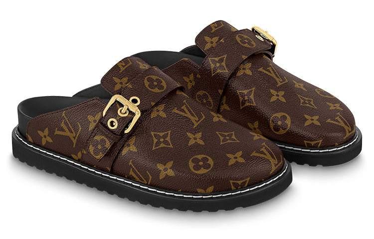 حذاء Mules من Louis Vuitton بنقشة Monogram بنية.