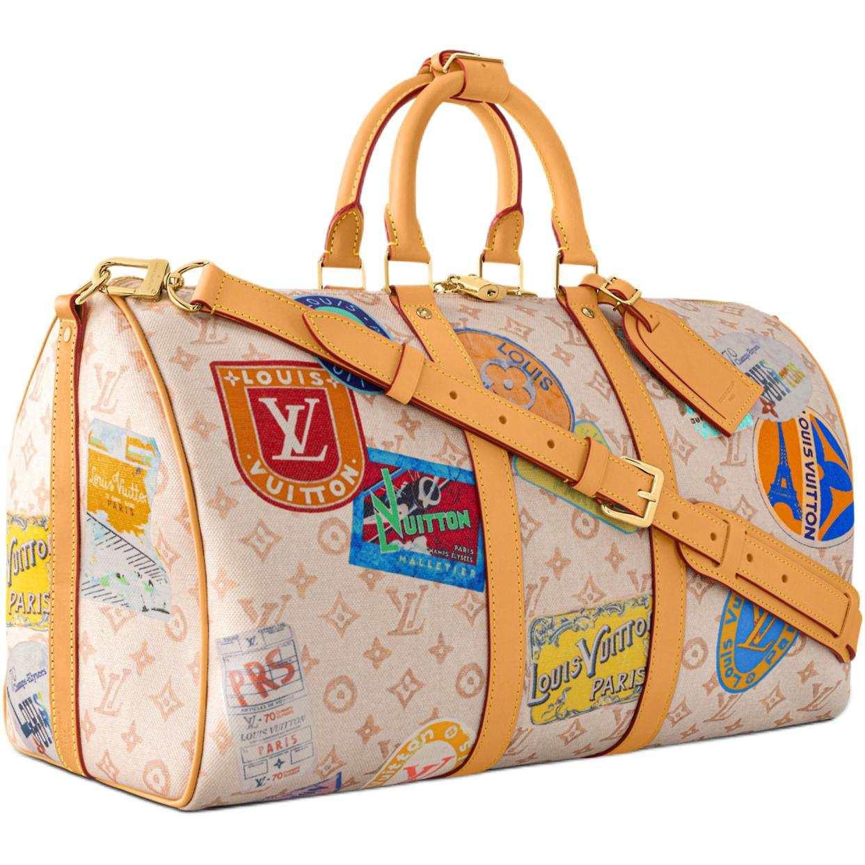 حقيبة سفر Louis Vuitton Keepall بملصقات السفر الملونة.