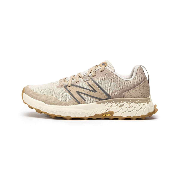 New Balance | حذاء نيو بالانس بلون بيج عصري - رفعة