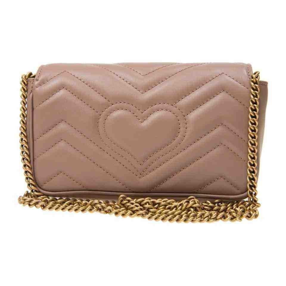 حقيبة Gucci Marmont صغيرة بسلسلة ذهبية - لون بيج.