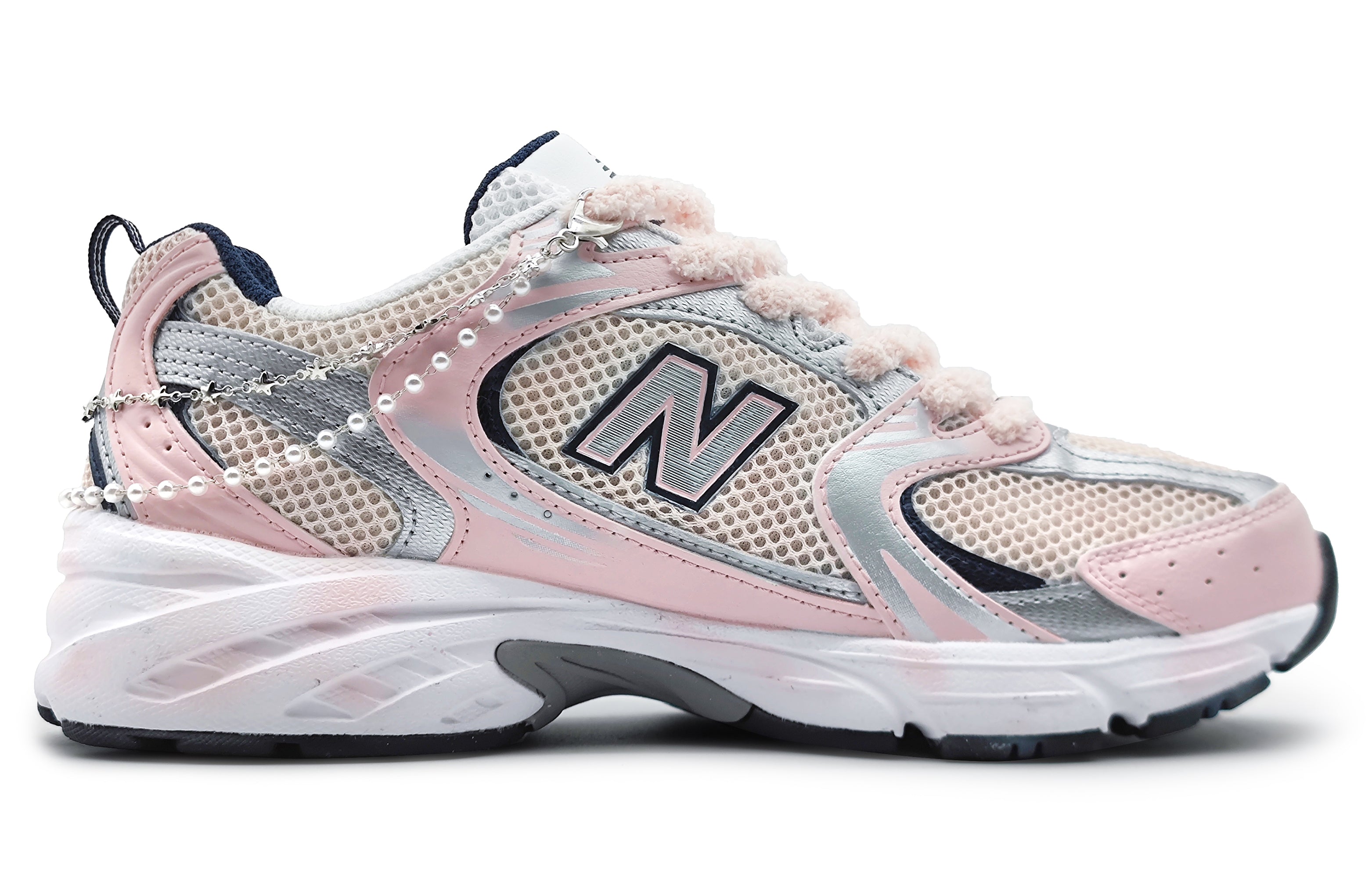 حذاء New Balance 530 نسائي بتصميم اللؤلؤ واللون الوردي