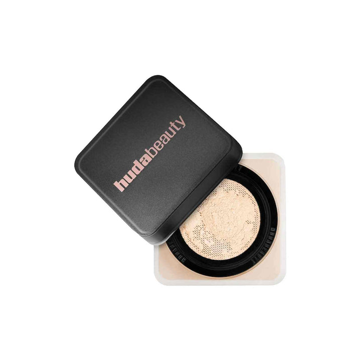 بودرة حرة Huda Beauty Easy Bake لإطلالة ناعمة ومخملية تدوم طويلاً بجميع درجات الألوان للبشرة