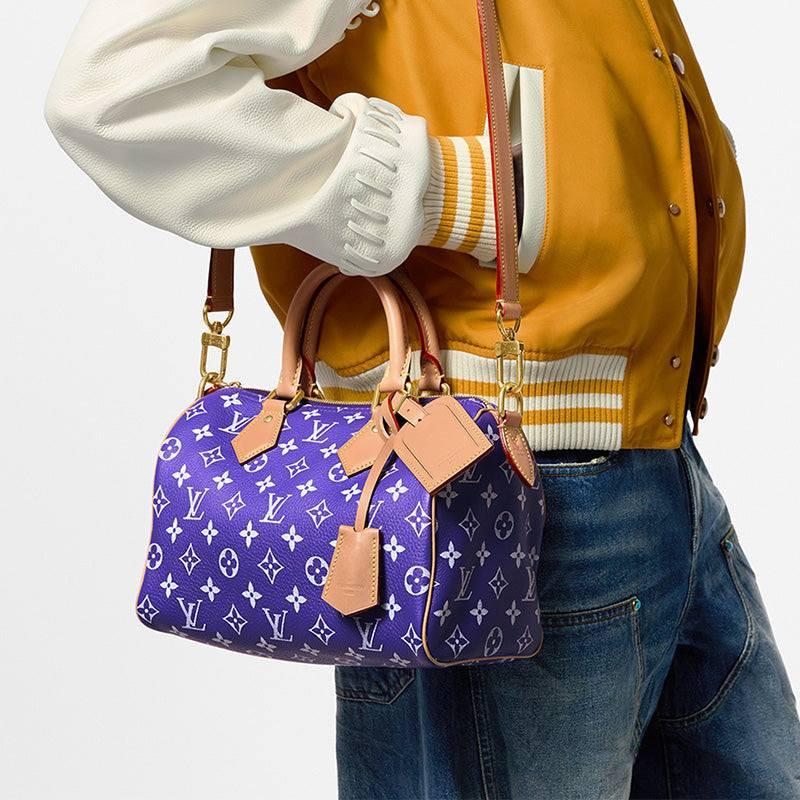 حقيبة Louis Vuitton Speedy 25 بنفسجي بنقشة Monogram.