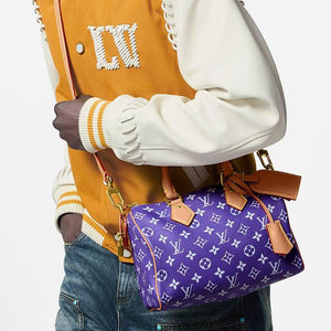 حقيبة Louis Vuitton Speedy 25 بنفسجي بنقشة Monogram.
